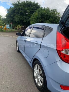 Excelente Hyundai Accent automático 2012