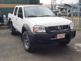 Excelente Nissan Frontier 2011