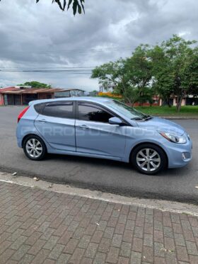 Excelente Hyundai Accent automático 2012