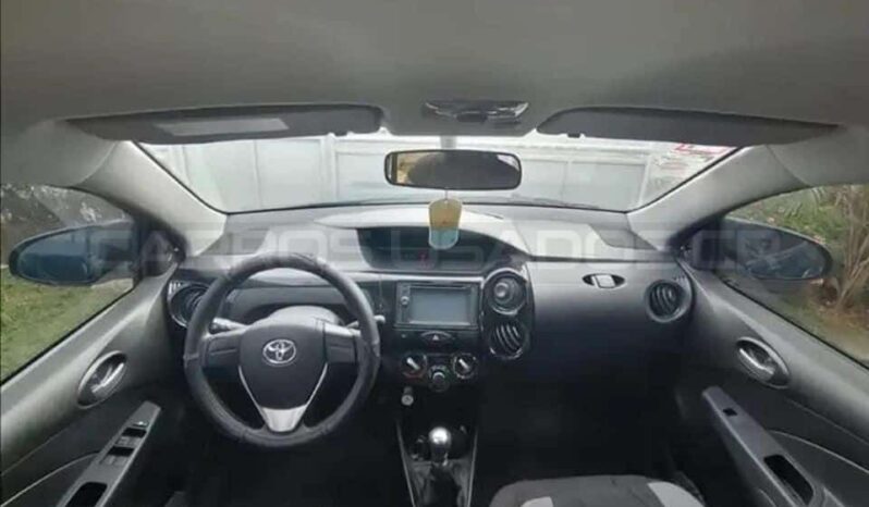 Excelente Toyota ETIOS 2018 lleno