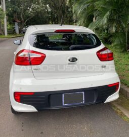 Excelente Kia Hatchback 2018 lleno