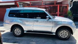 Excelente Mitsubishi Montero 2011 lleno