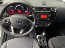 Excelente Kia Hatchback 2018 lleno