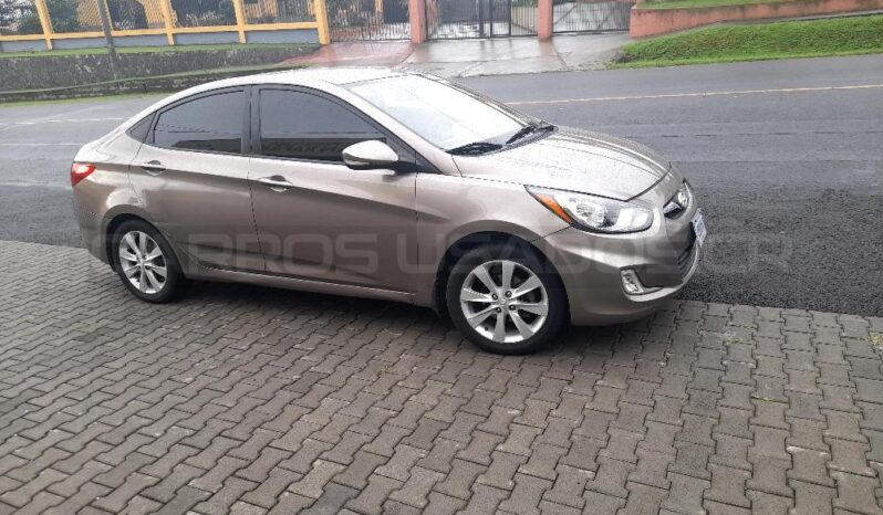 Bueno Hyundai Accent Blue 2012 lleno