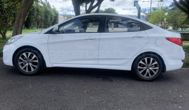 Excelente Hyundai Accent Blue 2016 lleno