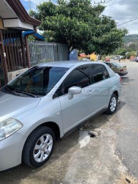 Muy Bueno Nissan Tiida 2010