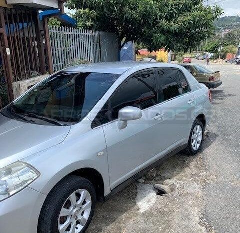 Muy Bueno Nissan Tiida 2010 lleno