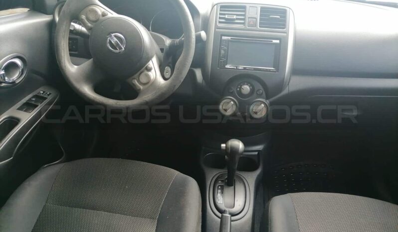 Muy Bueno Nissan Versa 2013 lleno