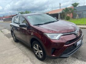 Excelente Toyota RAV4 2017