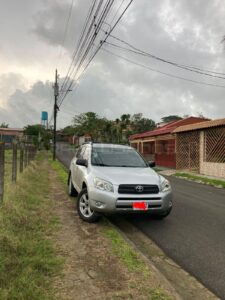 Excelente Toyota Raw4 2008