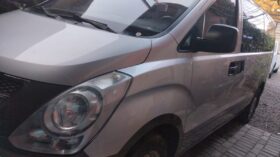 Excelente 2009 Hyundai H-1 Starex