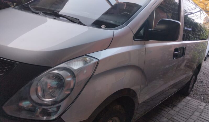 Excelente 2009 Hyundai H-1 Starex lleno