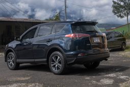 Excelente 2018 Toyota RAV4 lleno