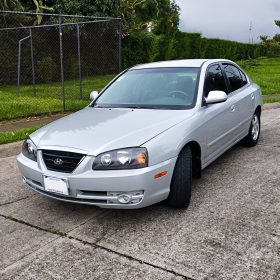 Muy Bueno 2005 Hyundai Elantra