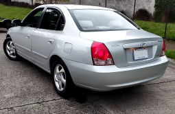 Muy Bueno 2005 Hyundai Elantra lleno