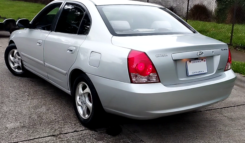 Muy Bueno 2005 Hyundai Elantra lleno