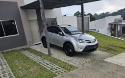 Excelente 2015 Toyota RAV4 lleno