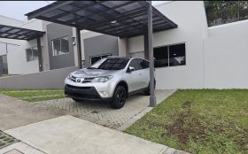 Excelente 2015 Toyota RAV4