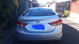 Excelente 2013 Hyundai Elantra lleno