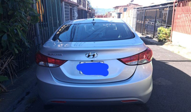 Excelente 2013 Hyundai Elantra lleno