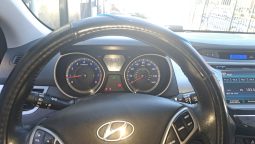 Excelente 2013 Hyundai Elantra lleno