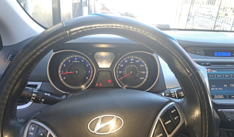 Excelente 2013 Hyundai Elantra lleno