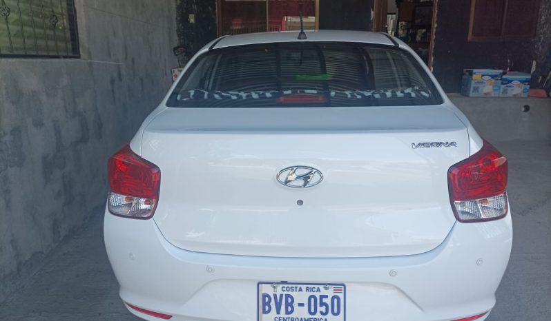 Excelente 2021 Hyundai Verna lleno