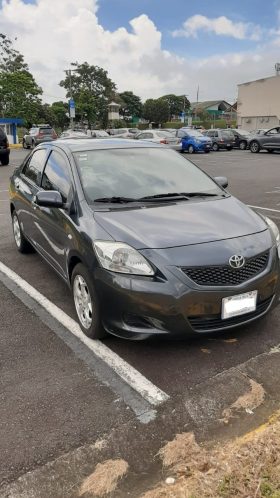 Excelente 2012 Toyota Yaris