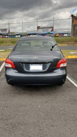 Excelente 2012 Toyota Yaris lleno