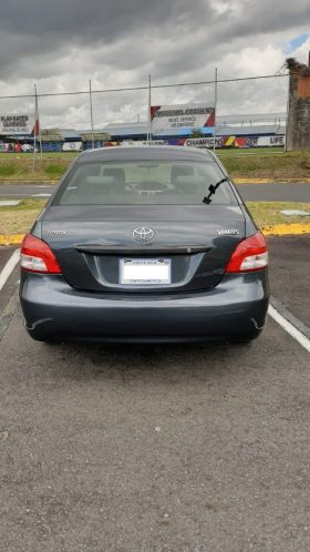 Excelente 2012 Toyota Yaris