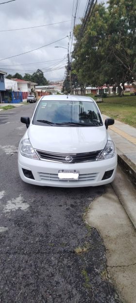 Excelente 2017 Nissan Tiida