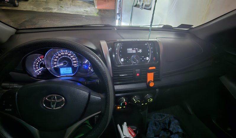 Excelente 2014 Toyota Yaris lleno