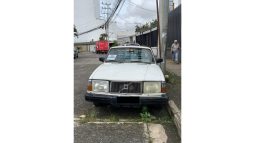 Bueno 1985 Volvo 200 series lleno