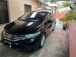 Excelente 2013 Honda City lleno