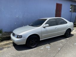 Bueno 1996 Nissan Sentra lleno