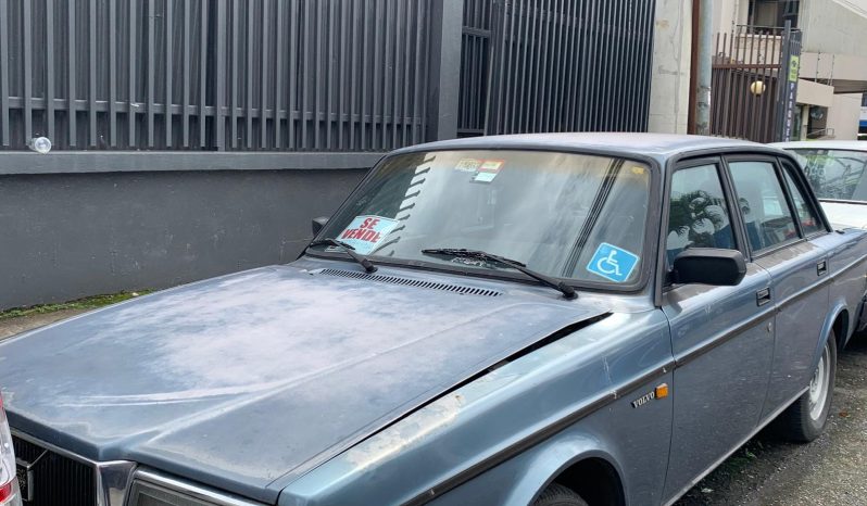 Bueno 1984 Volvo 200 series lleno