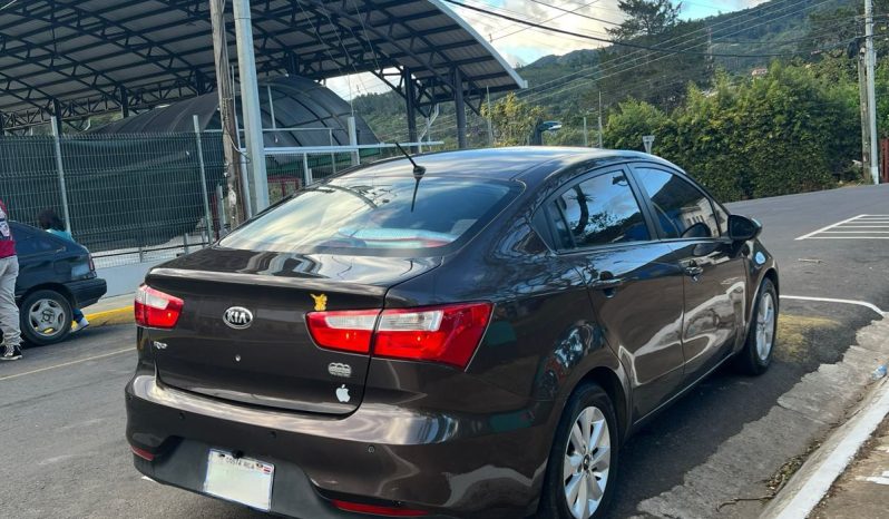 Excelente 2017 Kia K3 lleno