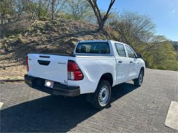 Excelente 2022 Toyota Hilux lleno