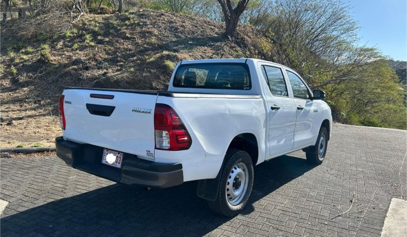 Excelente 2022 Toyota Hilux lleno