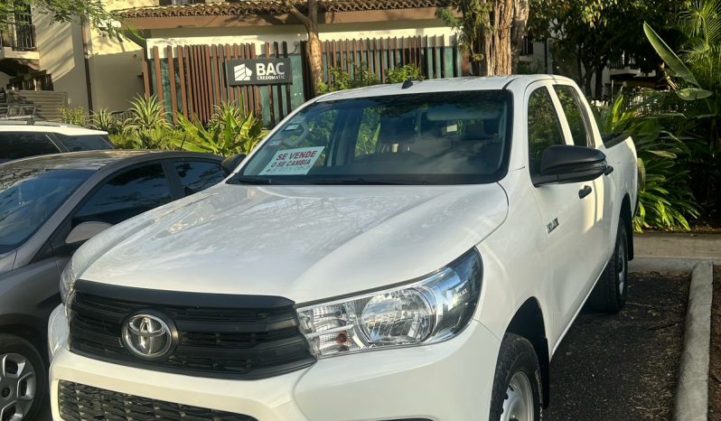 Excelente 2022 Toyota Hilux lleno