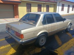 Regular 1984 BMW 3-Series lleno