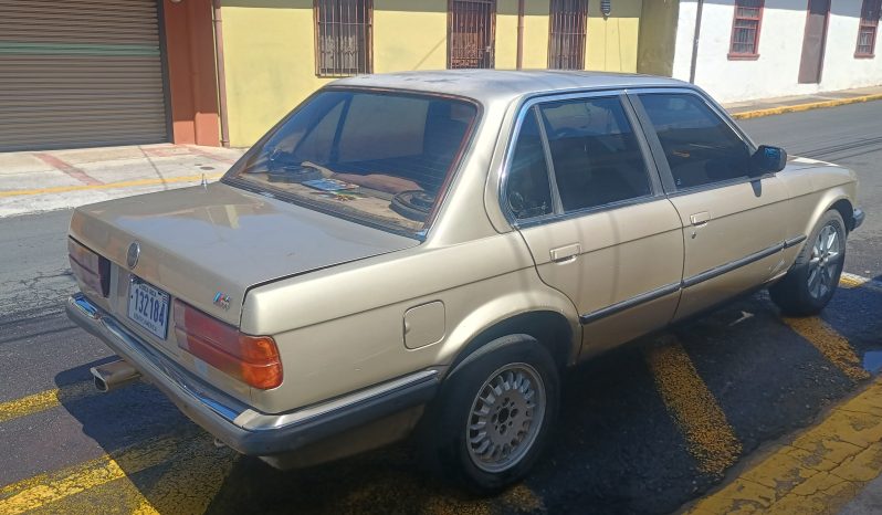 Regular 1984 BMW 3-Series lleno