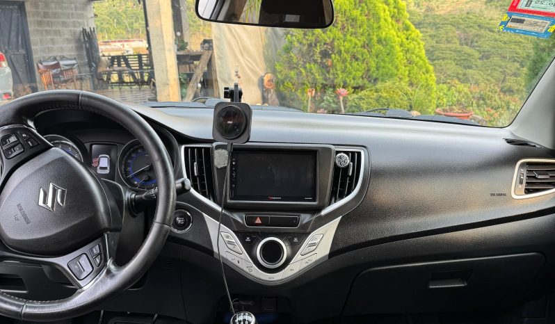 Excelente 2017 Suzuki Baleno lleno