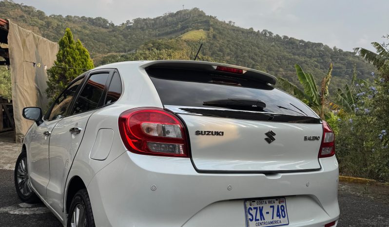 Excelente 2017 Suzuki Baleno lleno