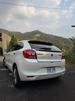 Excelente 2017 Suzuki Baleno lleno