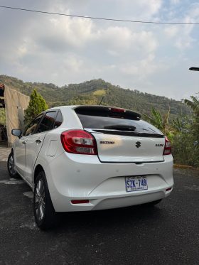 Excelente 2017 Suzuki Baleno