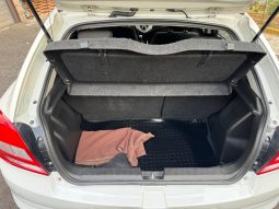 Excelente 2017 Suzuki Baleno lleno