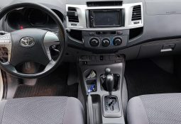 Excelente 2013 Toyota Hilux lleno