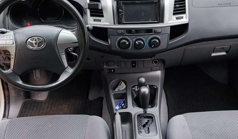 Excelente 2013 Toyota Hilux lleno