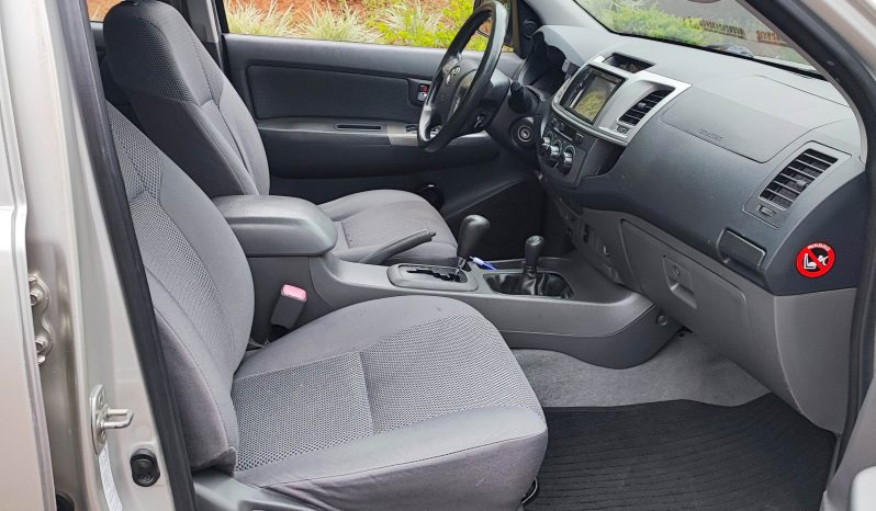 Excelente 2013 Toyota Hilux lleno